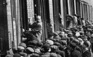 Фото с кольцами больше всего трогают за душу я сразу вспомнил этот момент и фильма.