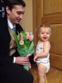 Эта милая фотография вырастает в большую проблему!

С самого детства вдалбливают в голову девушкам всякую ****. А потом удивляются, почему такие эгоистичные потребл*тствы вырастают. Цветы дари, машины дари, квартиру купи и я может быть рожу ребенка, а может просто использую и пойду дальше.

А еще вдалбливают:
"Нужно выйти замуж", особенные случаи : "Залететь и выйти замуж".

п.с. Ко мне лично не относиться, но встречал и не раз.