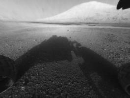 Пейзажи там конечно...
У нас получилась забавная ситуация, по возвращению из одной поездки американцы как раз рапортовали о запуске марсохода, ну и одной из первых фотографий была ч/б версия одного из наших снимков :) (понятно что не 1:1), но смотрите сами :)

(есть и более схожие ракурсы, просто этот кадр уже был выложен в интернет).