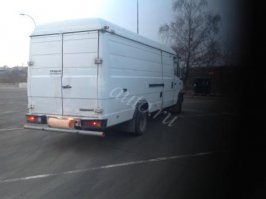 Газелька мелковата получается, Mercedes-Benz T2 или что-то подобное вполне такой домик на колёсах можно замастырить =)