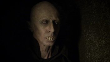 Господи... умерла и умерла... отмучилась. Или она ожидала что-то иное от жизни?