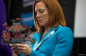 Про писца ей лучше промолчать...