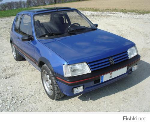 Самый медленный Peugeot 205 GTI оснащался мотором 1,6 литра мощностью 103 л.с., при этом весил меньше тонны и разгон до 100 км/ч занимал 9,1 секунды, максимальная же скорость достигала 196 км/ч.
На 205-й устанавливали мотор 1,0 45 л.с. , возможно автор имел ввиду эту модификацию, только она никакого отношения к GTI не имеет.
Сеат Ибица в посте современный, в 93-м дизайнеры такое даже представить не могли.