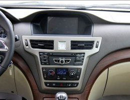 Конечно не так похоже, как в 2106, но у Е-шки тоже часы промеж дефлекторов