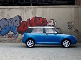 Так получилось, что Лифан Смайли выпускается с 2008 года, а пятидверный Мини появился только в 2014, так что в данном случае китайцы вполне могут подтянуть Мини за плагиат:)