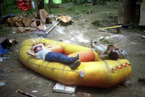 В России люди делятся на неудачников, удачников и дачников....