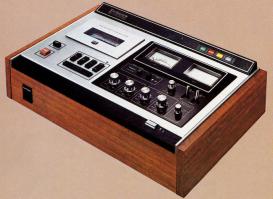 Хочу похвастаться :) у меня в начале 80х был доступ к этому чуду японской техники: Technics RS-276U 1973 года выпуска.
Было ощущение что это деталь от НЛО как минимум.