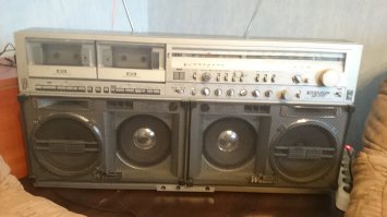 Три месяца назад у приятеля в доме на чердаке нашёл это чудо!!!! Мечта моей молодости Sharp GF-777 1984 года выпуска. Полностью работоспособный.Я три дня по знакомым искал кассеты ,что-бы проверить работу кассетника. Нашёл у отца на даче,проверил, работает. Звук просто фантастика!!!