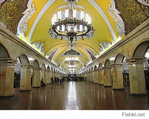 Ну коль упомянули московское метро: станция Комсомольская: