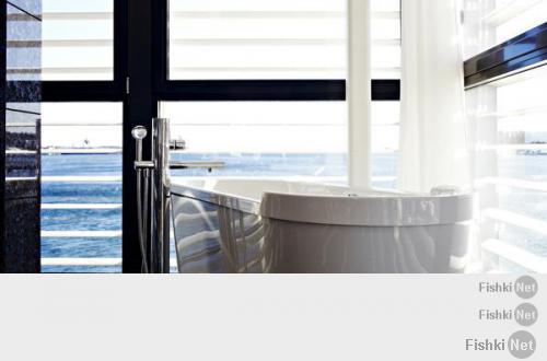 В Marina Bay Sands лучше любой ванной комнаты бассейн на крыше, насколько помнится на 51 этаже. А еще вот вам Farris Bad в Норвегии:





Но лучше всего - горячие источники в Исландии - с ними никакие ванные/бассейны не сравняться!