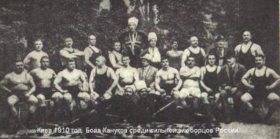 Осетин Бола Кануков (Казбек-Гора) - самый большой борец в истории. 
Рост - 228 см., вес- 220 кг.