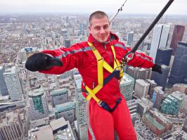 Edge Walk - были,знаем...там люди предложения жениться делают,попробовал бы еще раз,только вечером,когда темно...