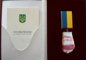 Я и забыл, что у тебя там сало. Возьми для подпитки.
