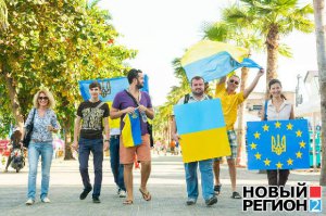 напомнило :
...укропы в Паттайе поддерживают майдан...