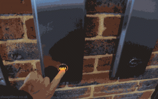 мля, минут пять ждал когда двери кончаться, потом врубился