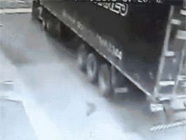 а вечером водила всем рассказывал какую малышку он подцепил)))