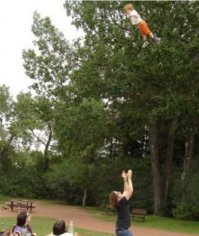 Да ну нафиг! Это она подбросила его на высоту 4-5 метров?Не может быть такого.