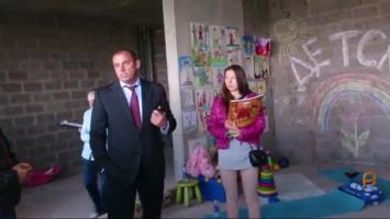 Сегодня нас посетил зам главы Администрации Одинцовского района Пайсов М.А., до 7 июля одна из компаний кот перестала инвестировать наш дом ЗАО Желдорипотека передает свои полномочия гос структуре и та будет привлекать новых подрядчиков для выполнения оставшихся работ. вопросов осталось много, на них нам обещали ответить на следующей встрече. До 7 июля мы приостанавливаем голодовку, по результатам встречи будет понятно, что делать дальше. Примерный срок сдачи дома лето 2015, доделка тех условий до конца года.