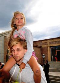 Вроде ребенок как ребенок, но почему-то кажется, что растет капризная гламурная ТП...