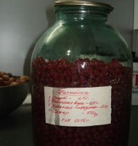 Вот я не понял , зачем спирт водой разбавлять ! Не проще сразу водкой залить?