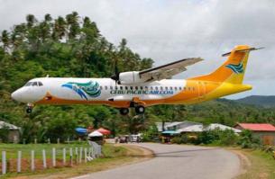 А чего тут такого? Подобных аэродромов хватает
есть пляжи над которыми лайнеры на посадку заходят на сверхмалых высотах