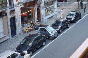 И??? Приз за сообразительность! вполне уместился(лась) на смарте в парковочную полосу, никому не мешает, а выезжать будет очень удобно.