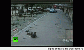 Жесть!Мальцу повезло...