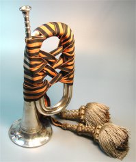 Всеже какие красивые награды были в РИА. И по степеням по разному носились, и на шее и на ленте. А какие наградные музыкальные инструменты георгиевские! А какие ленты за отличие на головные уборы!