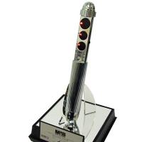 Джоуи больше всех отжигал. Жаль что не изобрели такую штуку  , а то второй раз пересматривать уже не так интересно