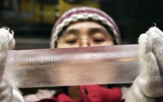 Здесь рыбы нет, пойдём бурить в другом месте.