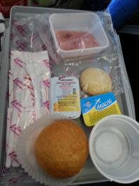 Вим-авиа 
Булочка, два куочка бумажной ветчины, масло, мёд(отличный - что удивительно), печенька