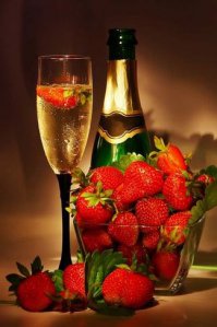 Холодненького и с клубничкой)))