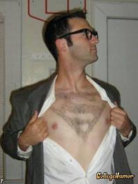 Достопримечательности из волос на мужской груди