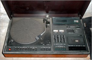 В моём детстве в далёком 1986 году, отец по большому блату, за огромные деньги, купил Муз. центр Россия 101 и югославские колонки HZK 12031, с тех пор я знаю что такое аналоговый звук, мне все друзья завидовали, долбило так что окна гудели и душу выносило из груди, хотя было 2 по 25 ватт...