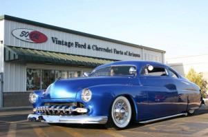 Кстати машина в стиле leadsled которого пытался добиться автор переделки. Крышу нужно занижать грубо говоря для полного соответствия и лучше всего из кузова ЗИМа делать или хотя бы ГАЗ-20.