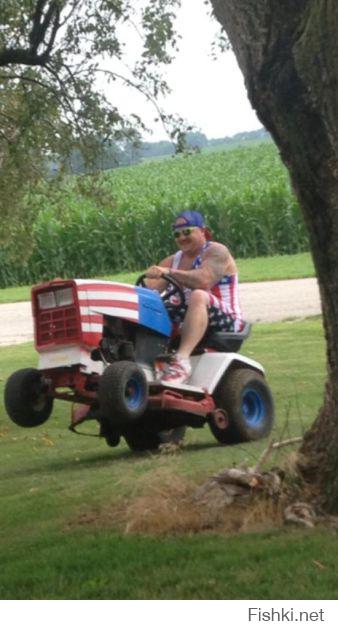 "Идиотов хватает в любой стране...", 
"Да у нас "патриотизм" не лучше. Фанатизм голый", 
"Долбоёбов в любой стране хватает!"
"Не то, что у нас"

Фото "жопы в трусах" одного идиота - это не вся страна. 

Так всё же, в какой самой исключительной стране "ура-поцреотов" больше всего? И чем они отличаются от патриотов других стран?