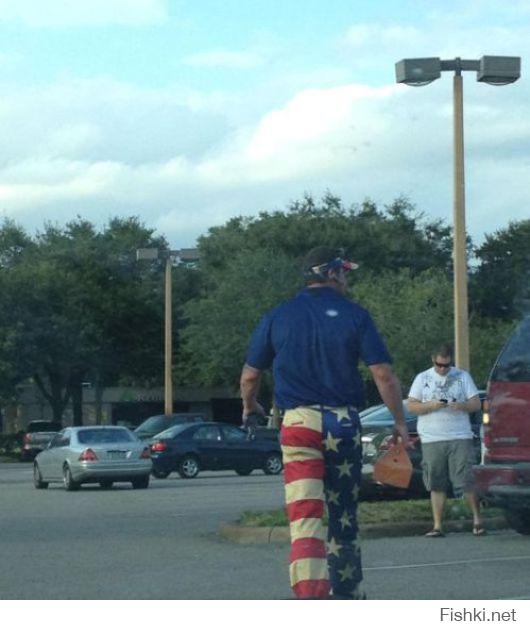 "Идиотов хватает в любой стране...", 
"Да у нас "патриотизм" не лучше. Фанатизм голый", 
"Долбоёбов в любой стране хватает!"
"Не то, что у нас"

Фото "жопы в трусах" одного идиота - это не вся страна. 

Так всё же, в какой самой исключительной стране "ура-поцреотов" больше всего? И чем они отличаются от патриотов других стран?