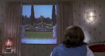 Плоские ТВ-панели с большой диагональю, с функцией "картинка в картинке" и огромное количество каналов сейчас широко распространено. Голосовое управление уже есть в компьютерах, в телевизорах наверняка скоро добавят.