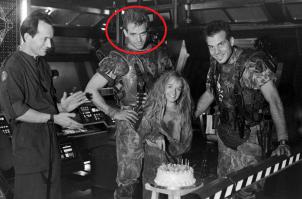 похож на того кто в 84-м Сару Конер спас и потом трахнул ..или трахнул а потом уже спас от Шварца. не?