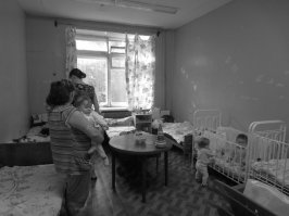 В инфекционках запрещают есть свою еду, там строгий список разрешенных продуктов! И далеко не у всех есть возможность "подстелить под матрасик", нам на тот момент не повезло ни только с болезнью, но и с отсутствие близких в городе. В пример фото 3-х годичной давности Киров Нововятская инфекция