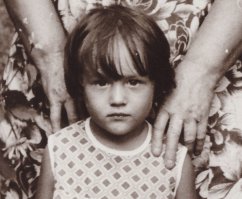 Поделюсь и я своими фотками. Мать и дочь)))
