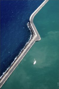 "Два цвета воды" / DimCo (Греция, Крит, защитная дамба порта Ираклион)