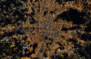 Москва! В России снимают лучше! =)