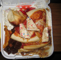 На этой видать после бурного застолья поскидывали все что осталось в контейнер, тип утром доедим, а наутро проснулись, открыли коробочку и сами от себя охренели))))