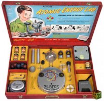 Хочу рассказать про одну не очень хорошею игрушку, выпущенную даже с очень благими целями в 1950 году. Речь пойдет о Gilbert U-238 Atomic Energy Laboratory ("Лаборатории Атомной Энергии U-238"). В 1950 году на свет появляется набор "Лаборатории Атомной Энергии U-238" разработанный совместно со многими специалистами и привлечением факультета Массачусетского Технологического Института. Чтобы игрушка помогла юному поколению лучше понять химию и ядерную физику, да и в конце концов, подготовить будущих инженеров и специалистов. Продавался этот набор недолго с 1950-1951 год. Возможно это было связано с опасностью набора и то, что из-за него погиб не один ребёнок. 
В набор Gilbert U-238 Atomic Energy Laboratory входили: - Радиометр U-239 он же U-239 счетчик Гейгера. – Электроскоп. – Спинтарископ. - Камера Вильсона. - Три источника с низким уровнем излучения: - Альфа-частицы (Pb-210 и Po-210), - Бета-частицы (Ru-106), - Гамма частиц (Zn-65), - Четыре образца урановых руд, - «Ядерная Сфера», применяющаяся для построения визуальной модели молекул. - Книга «Поиск Урана», - « атомная энергетика - руководство Гилберта», - Комикс «Узнай, как Дагвуд расщепил атом»
- 3 батарейки, - и каталог игрушек компании за 1951 год. Всё это продавалась за 50 тогдашних долларов. В красивом красном чемодане обтянутым под змеиную кожу (конечно же заменителем). Это был довольно хороший и интересный набор для ребёнка вот только не безопасный.