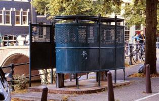 а в Амстердаме даже и не придумали ничего нового, почти за 150 лет)
туалет