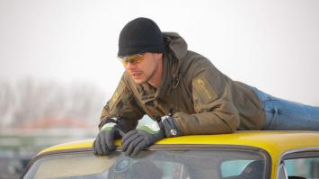 Андрюха, тебя накололи!!! Ты на крыше, а президент ассоциации каскадеров в кабине!!!