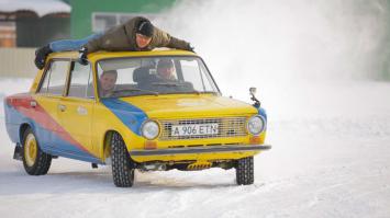 Андрюха, тебя накололи!!! Ты на крыше, а президент ассоциации каскадеров в кабине!!!
