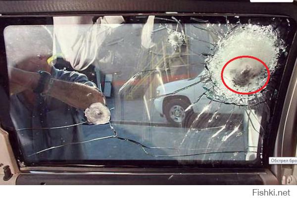 Мне одной кажется что на последней фотке разбитое стекло в форме хорька показывающего язык)))