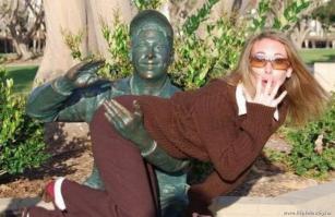 Как правильно фотографироваться с памятниками...